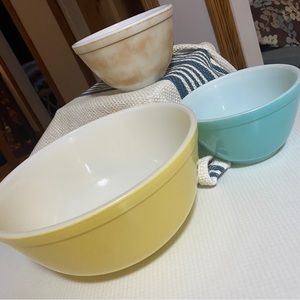 Vintage Pyrex 3-Bowl Set